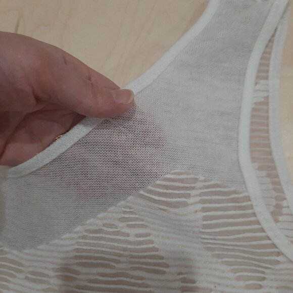 FREE WITH PURCHASE Boho minimalist sheer knit sleeveless texture top - Picture 7 of 13